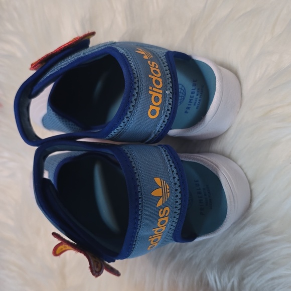 Size 2.5 Adidas girls shoes - Picture 2 of 3